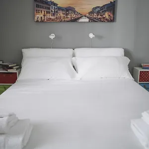 italianway-apartments-corso-san-gottardo-16.italymilanhotels.net/